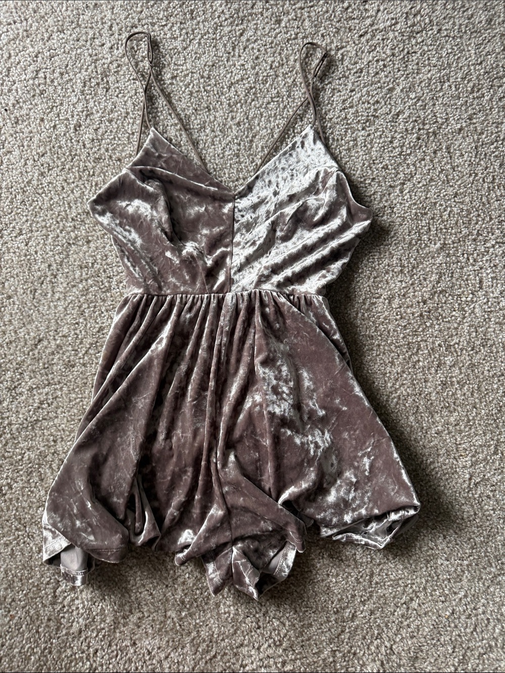 silence + noise Crushed Velvet Spaghetti-Strap Romper in Mauve Taupe Size MED